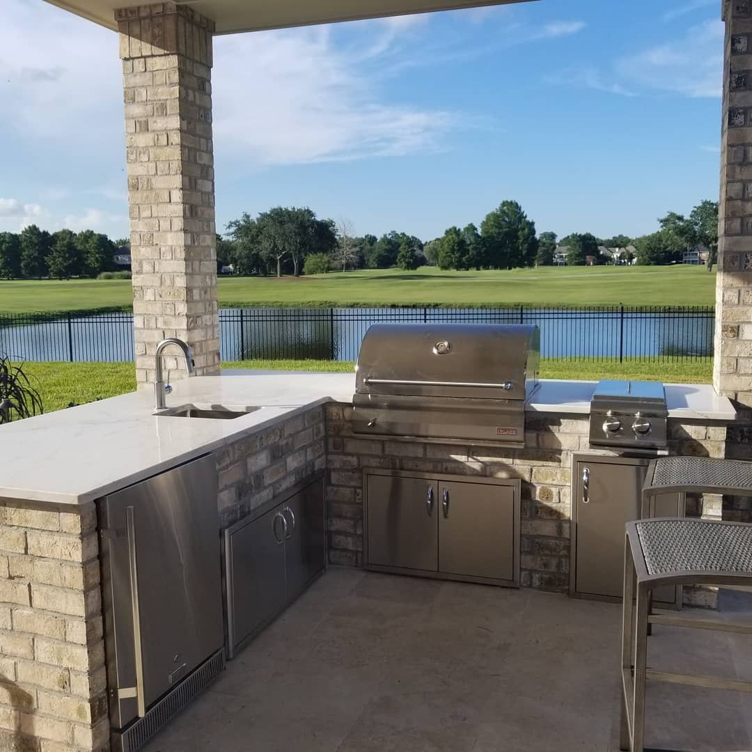 Outdoor Kitchens 